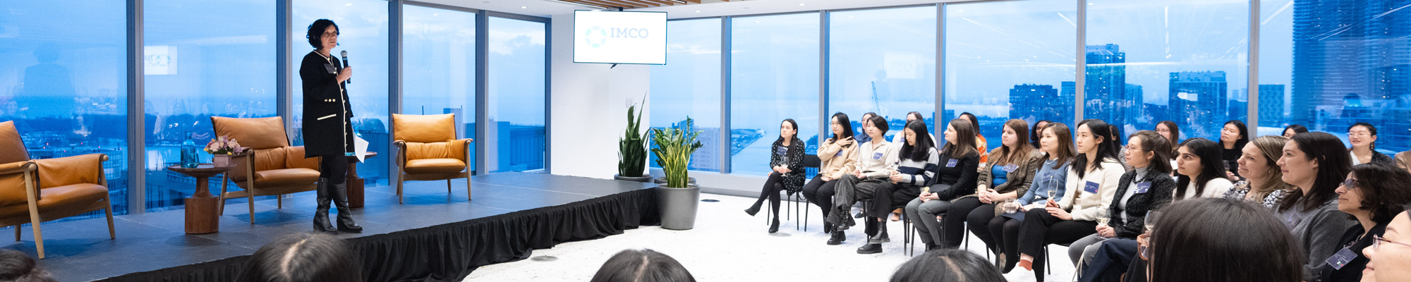 Rossitsa speaking in front of an audience